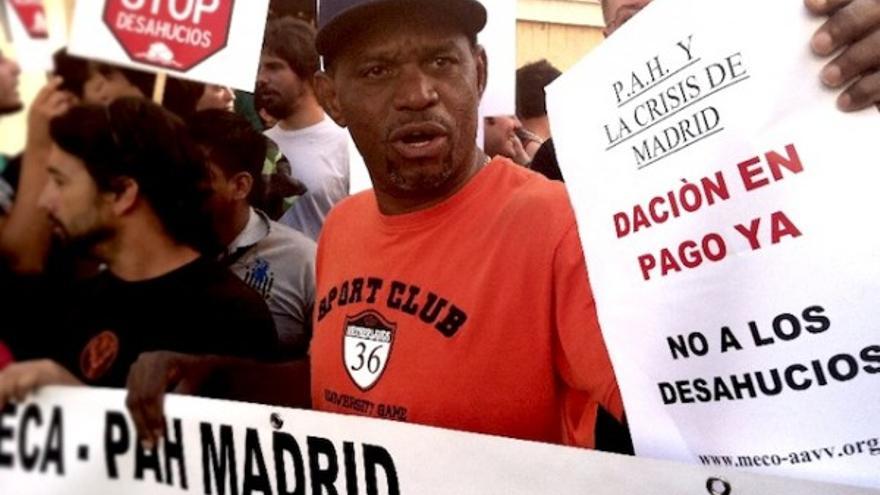 Concentración para impedir un desahucio en Madrid en 2011 (cc Juan Luis Sánchez)