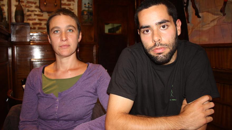 Gabriel y Ainhoa, dos de las personas arrestadas el 25S. Grabaron con el móvil su propio arresto. Madrid, 29 de septiembre (Foto: Olga Rodríguez)