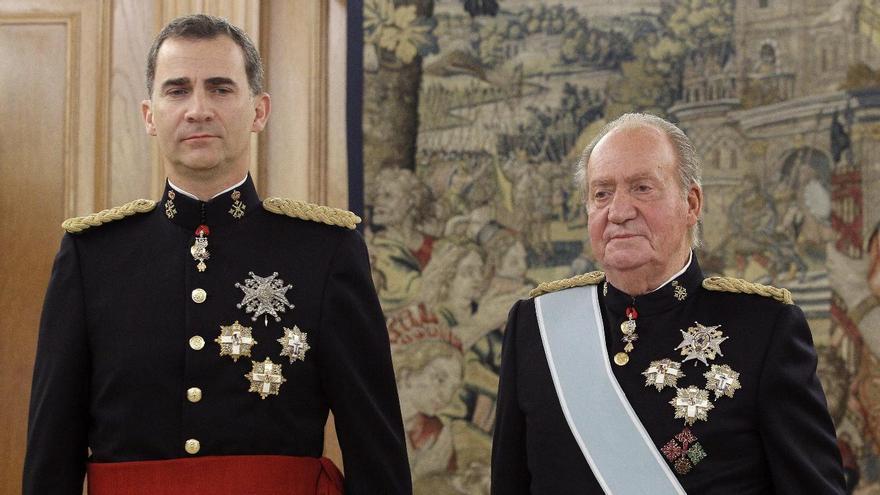 Don Juan Carlos y su hijo el Rey Felipe VI.