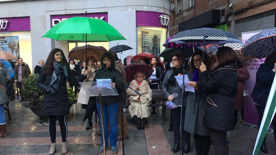 La periodista Lidia Yanel en Talavera de la Reina lee el manifiesto #LasPeriodistasParamos