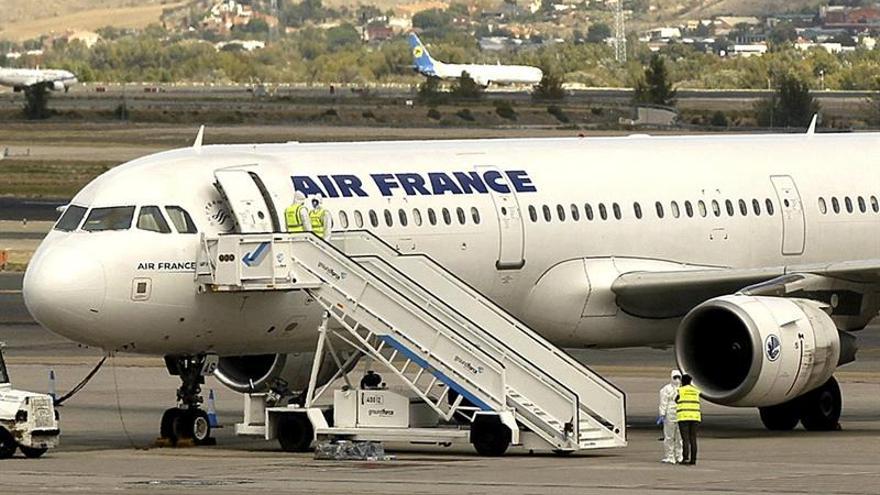 Un avión de Air France aterriza de emergencia en Canadá por la explosión de un motor
