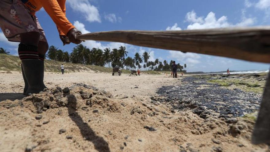 Resultado de imagen para Derrame de petróleo en el océano eleva tensión entre Brasil y Venezuela