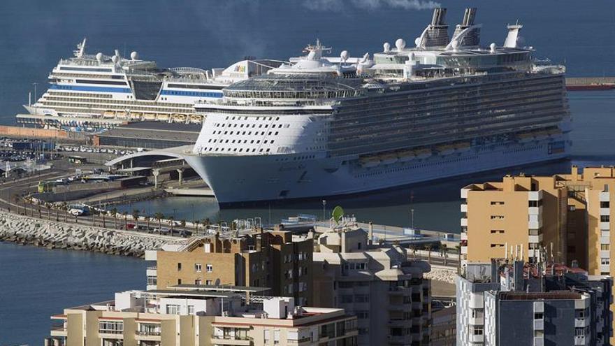 [Imagen: Malaga-recibira-proxima-pasajeros-crucer...0710_4.jpg]