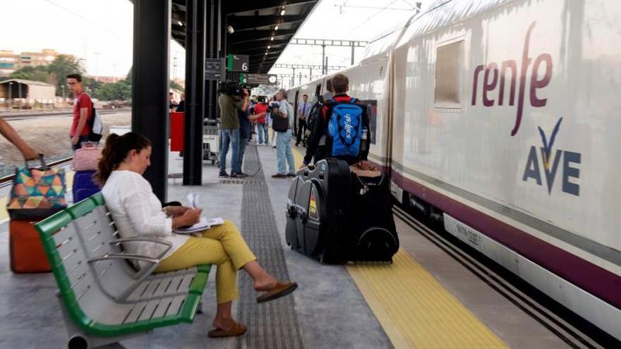 Renfe alcanza los 100.000 billetes vendidos de trenes Ave desde o a Granada