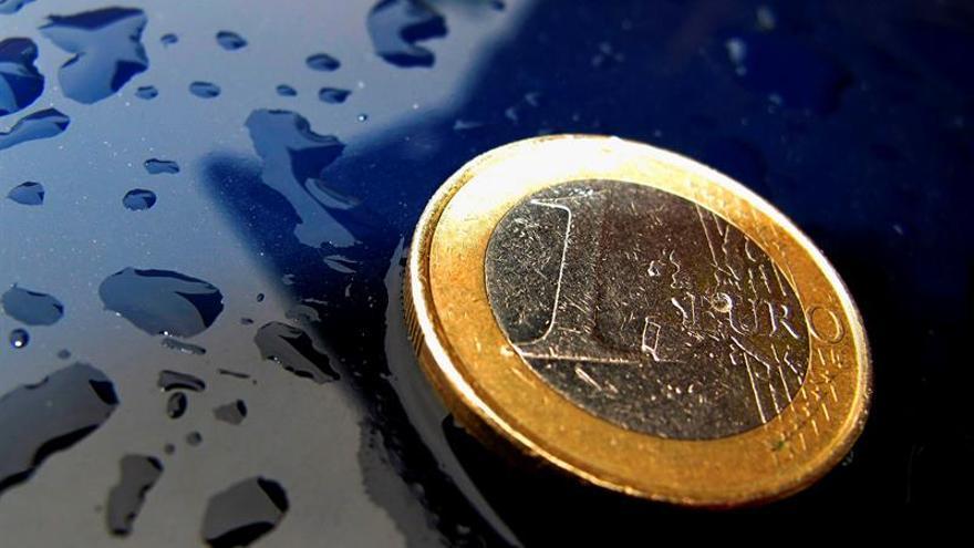 El euro cae al mínimo desde hace dos años frente al dólar