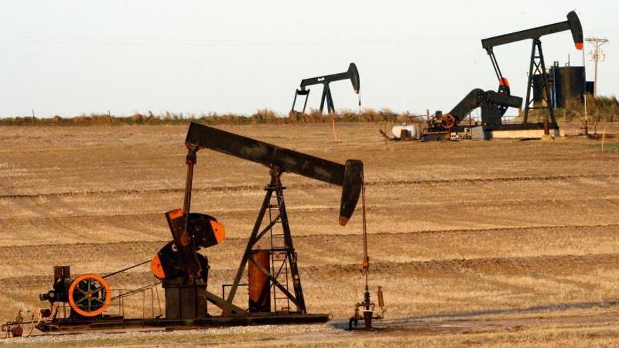 El petróleo de Texas cae un 3,65 % por la expansión del coronavirus