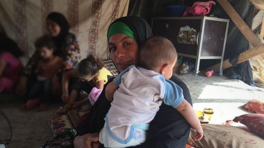 Fatma Al-Nawaja  y otros residentes de Khirbet Susiya lamentan que los colonos continÃºan acosÃ¡ndoles Â© Amnesty International