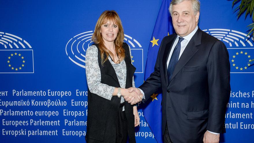 Antonio Tajani y Alessandra Mussolini, en el Parlamento Europeo en 2017.