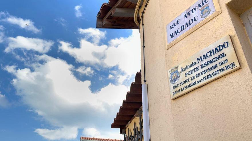 La calle dedicada a Antonio Machado en Collioure que sube por un lateral de la Casa T.H. Quintana