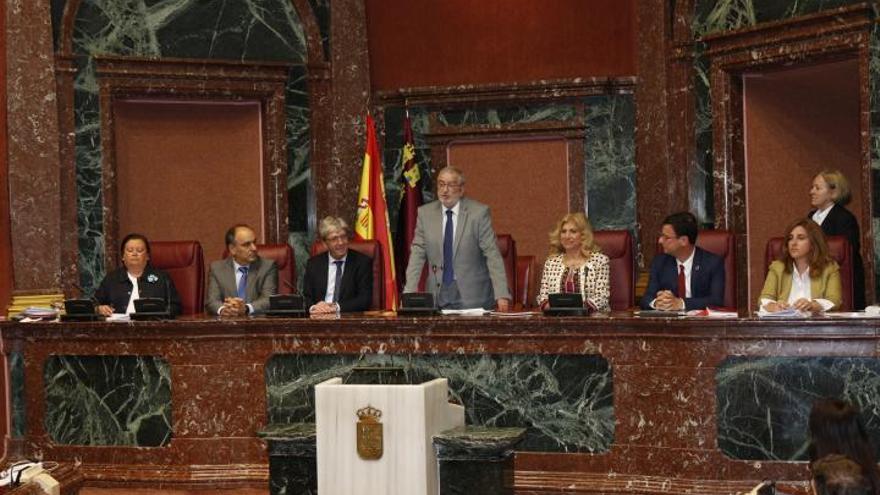 La mesa de la Asamblea Regional está presidida por Alberto Castillo (Cs)