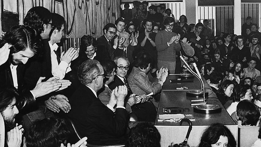 Asamblea de estudiantes en la Autónoma de Madrid, en 1976