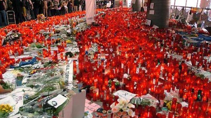 Atocha, convertida en altar de condolencias el 11M