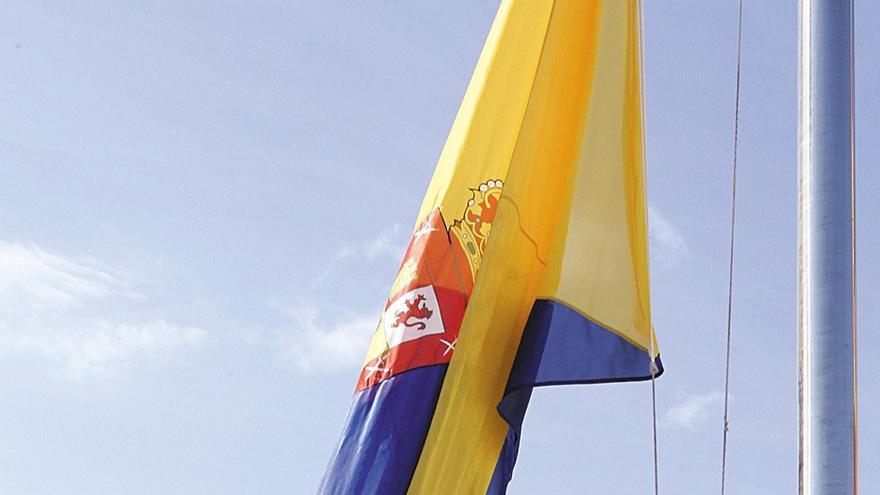 El Cabildo de Gran Canaria ordena retirar el mástil que en 2006 erigió José Manuel Soria para hacer ondear una bandera de 300 metros cuadrados