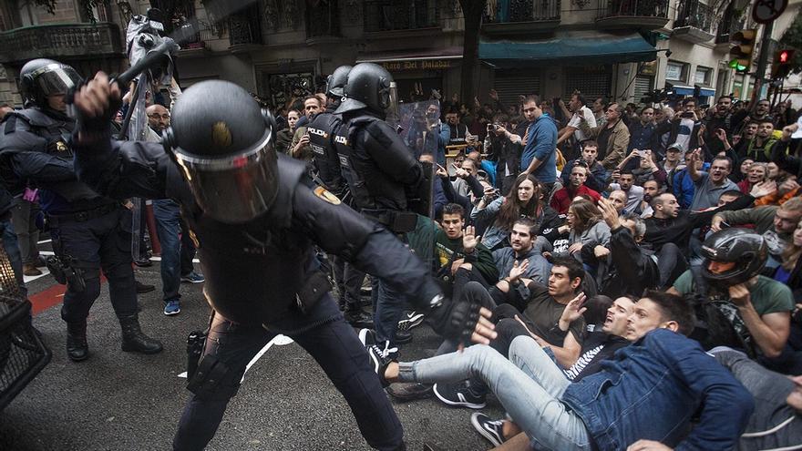 FOTOS | Cargas policiales para impedir que se vote en el ...