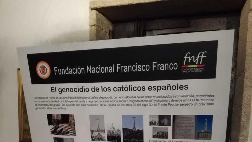 Cartel de la Fundación Francisco Franco en el Pazo de Meirás