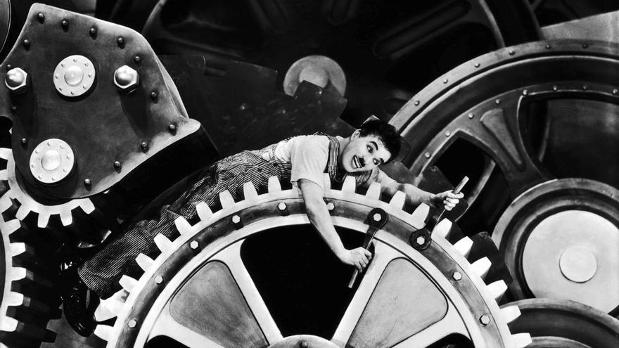 Chaplin, atrapado por los engranajes de la industria en 'Tiempos modernos'