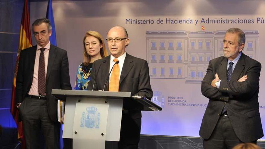 Cristóbal Montoro, en una imagen de archivo junto a los entonces secretarios de Estado Miguel Ferre, Marta Fernández Currás y Antonio Beteta.