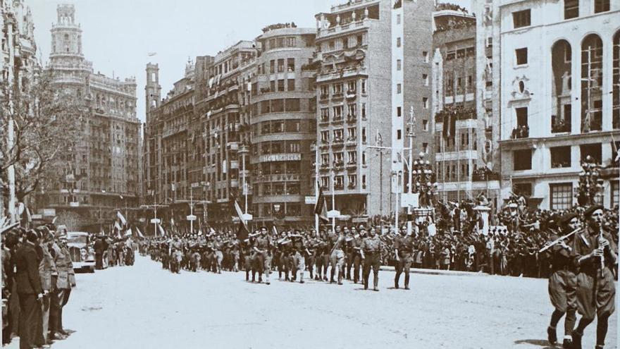 Desfile-tropas-franquistas-Plaza-Ayuntamiento_EDIIMA20190330_0434_19.jpg