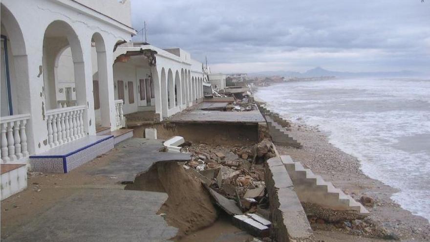 Destrucción en la playa de las Devesas en Denia (Alicante) en 2017. En 2020 ha sido una de las zonas más afectadas por 'Gloria'.