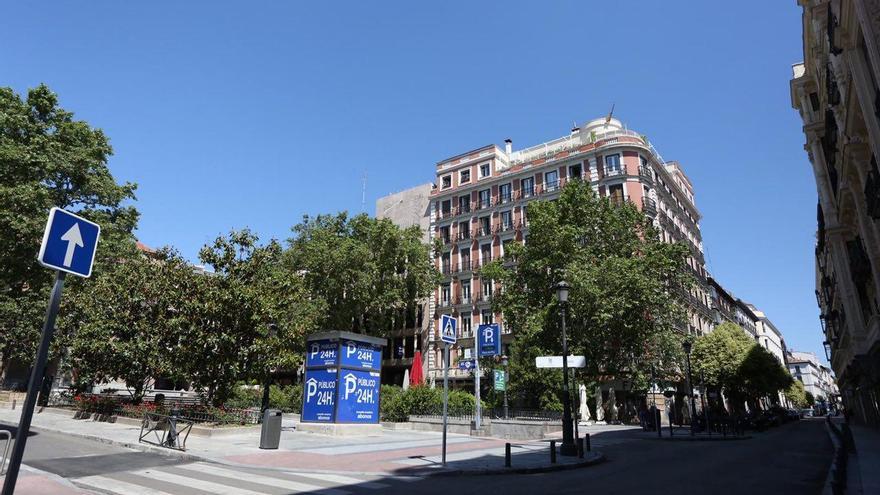Edificio de la calle Barquillo esquina plaza del Rey, en Madrid