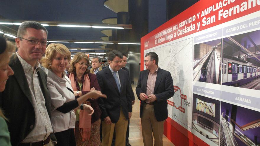 Esperanza Aguirre, Alberto Ruiz Gallardón y Francisco González durante la inauguración de la prolongación de la línea 7 de Metro.