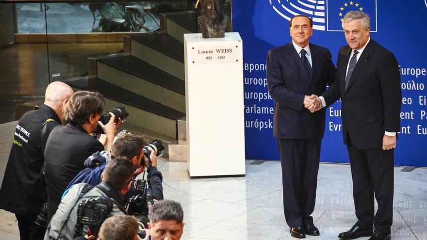 European Ceremony of Honour for Dr. Helmut KOHL, Former Chancellor of the Federal Republic of Germany and Honorary Citizen of Europe (1930 - 2017) at the European Parliament in Strasbourg - Handshake between Silvio BERLUSCONI, Former Italian Prime Minister, on the left, and Antonio TAJANI, EP President