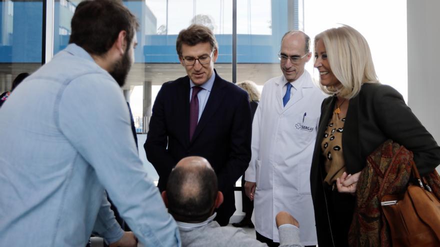 Feijóo y el conselleiro de Sanidade, visitando el hospital Álvaro Cunqueiro de Vigo en febrero de 2019