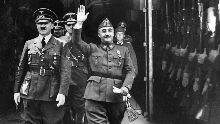 Foto difundida por EFE en 1940 de la entrevista de Franco y Hitler en Hendaya. La imagen de los dictadores fue superpuesta y procedía de otra foto de más calidad.