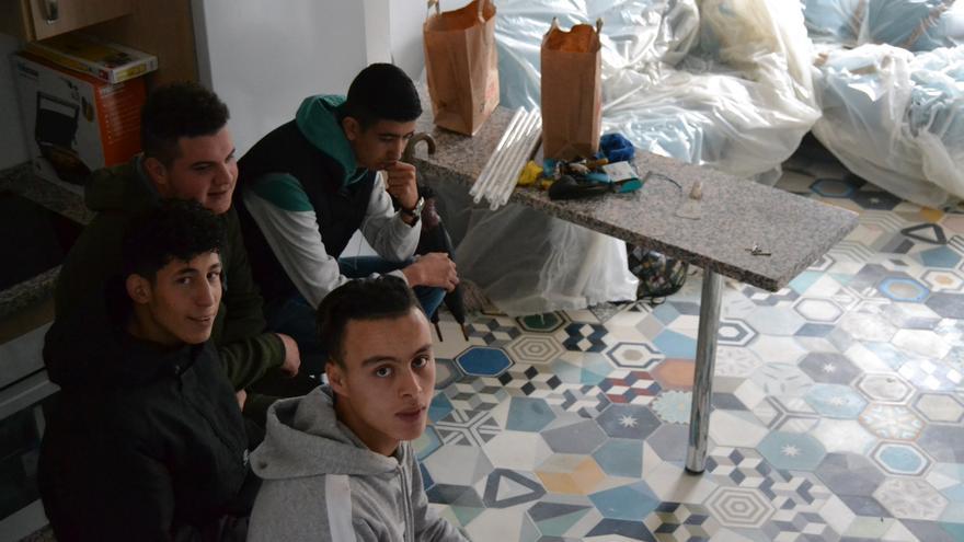 Hassan Al Boujadaini, Wail El Kasbani, Nabil Taoutaou y Bilal Farhan, en su nueva casa | N.C.
