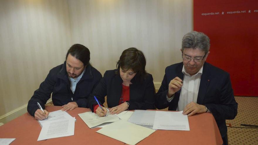 Pablo Iglesias, Catarina Martins y Jean-Luc Mélenchon firman la Declaración de Lisboa por una revolución democrática en Europa.