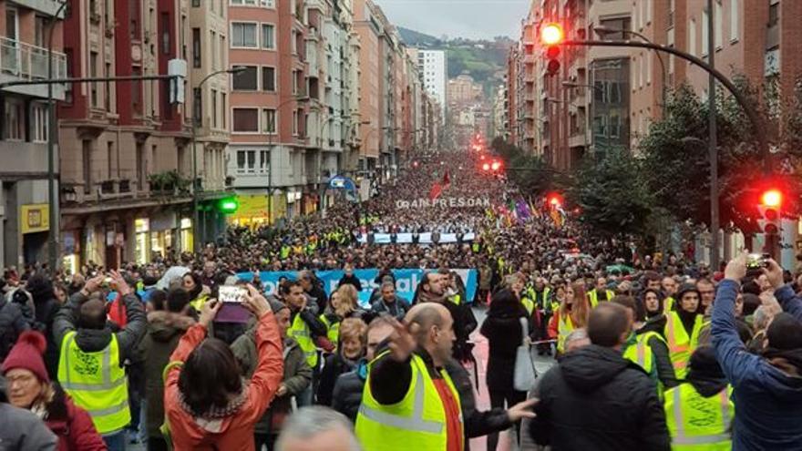 Euskal Herria: Una multitud exige "respeto a los derechos" de presos y exiliados. [vídeo] - Página 4 Imagen-ETA-Euskadi-Foto-ETB_EDIIMA20190112_0368_4