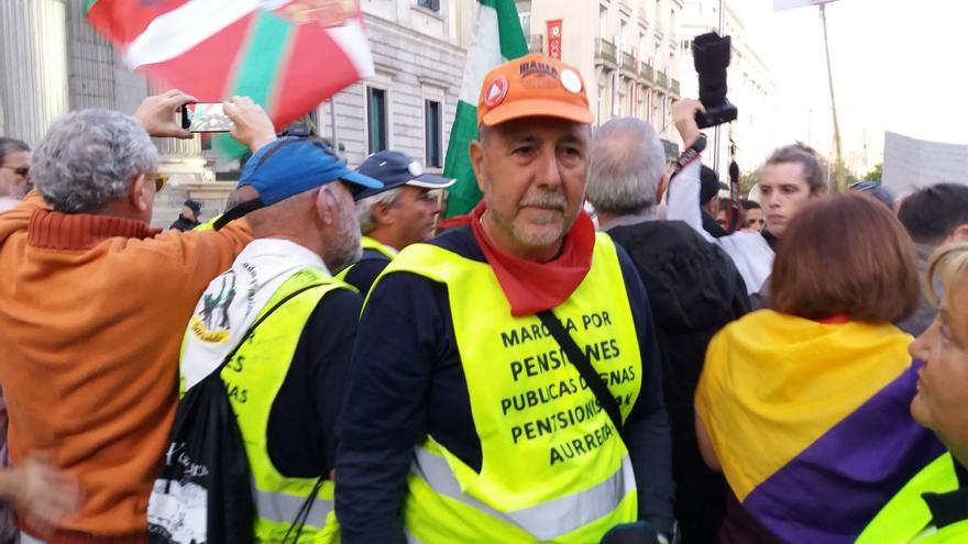 José Miguel es uno de los pensionistas que ha llegado a Madrid desde Bilbao para defender el sistema público de pensiones.