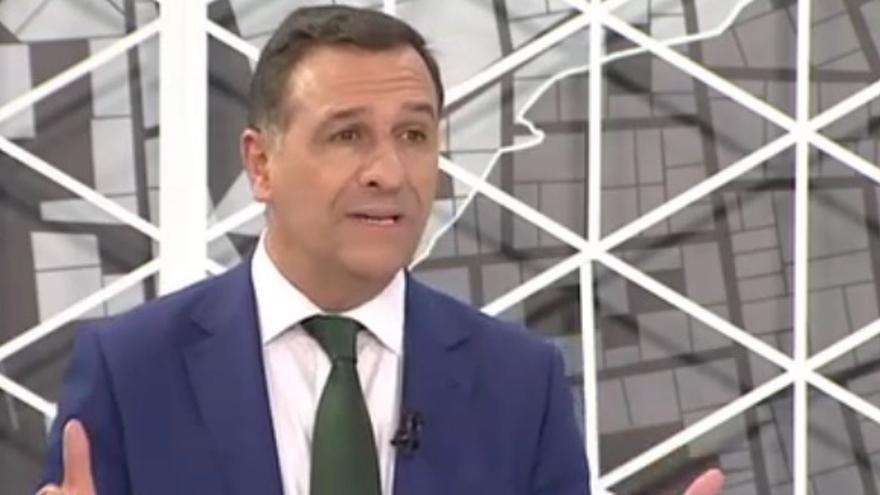 El candidato de Vox a presidir Extremadura aprovecha el debate en la televisión pública para alabar a Franco
