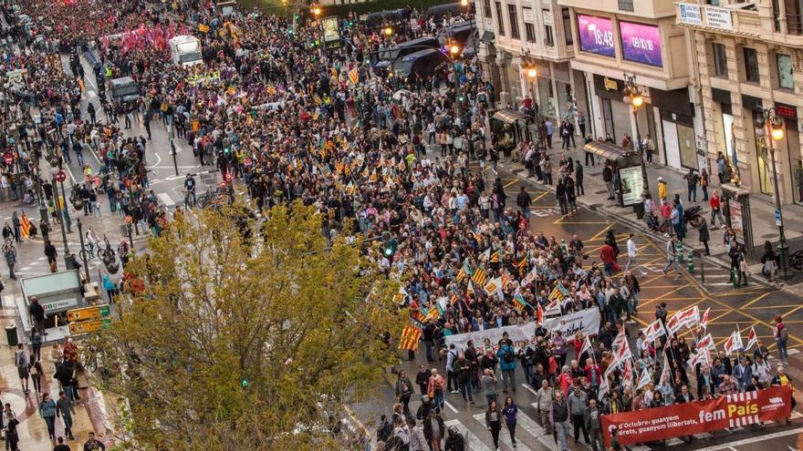 Manifestación de la Comissió 9 d'Octubre por las calles del centro de València