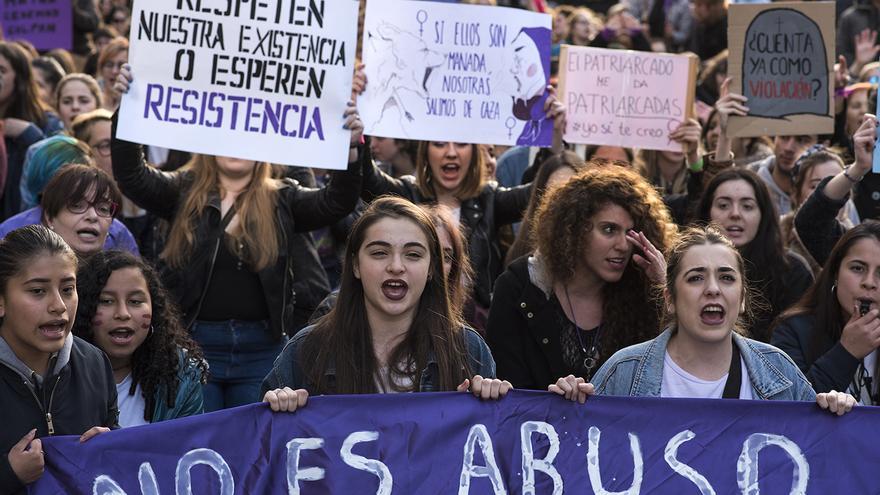 Manifestación feminista contra la sentencia de 'la Manada' en Santander. | JOAQUÍN GÓMEZ SASTRE