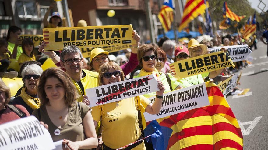 Manifestantes independentistas este domingo en Barcelona