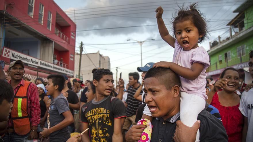 Migrantes centroamericanos protestan a su paso por la población de Nicolás Romero el martes 3 de abril de 2018 en el estado de Oaxaca (México). El Gobierno de México reiteró hoy la soberanía de su política migratoria y rechazó que esté 