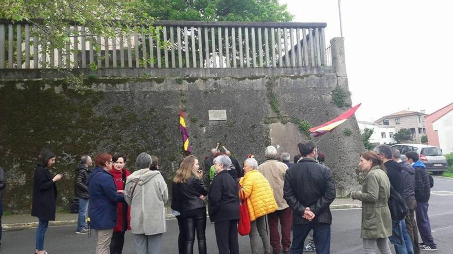 Ofrenda floral en Canido (Ferrol), en el lugar donde el franquismo llevó a cabo varias ejecuciones