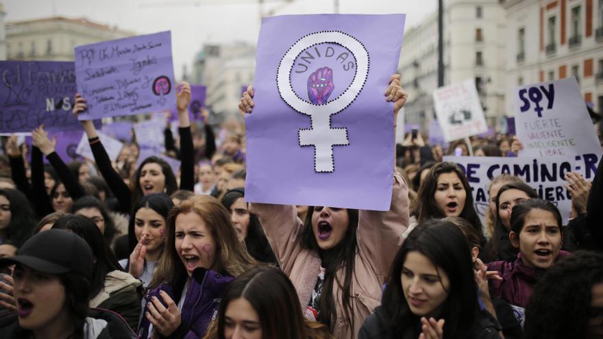 Pancarta de la concentración feminista del 8M en la Puerta del Sol: "Unidas".