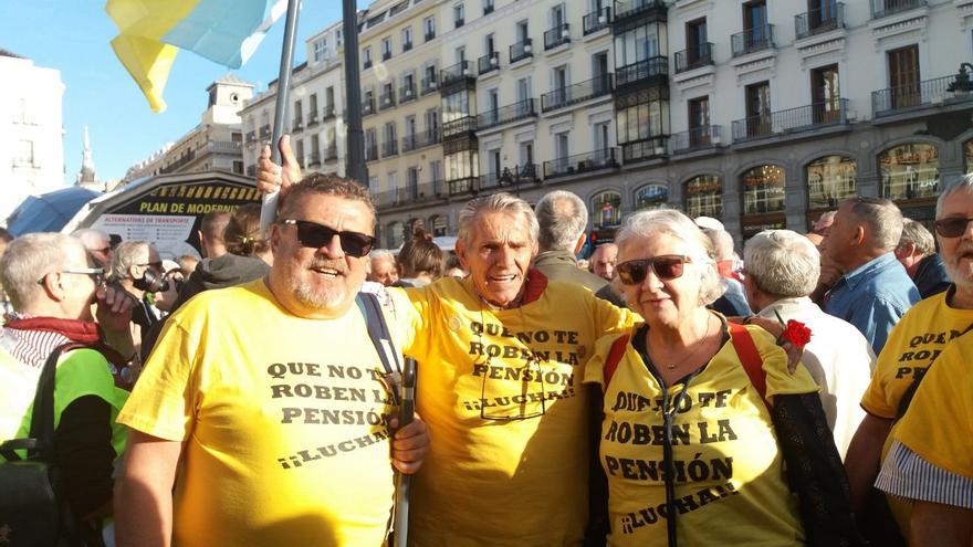 Pensionistas que han venido desde Tenerife para participar en la manifestación para "proteger el sistema público de pensiones"