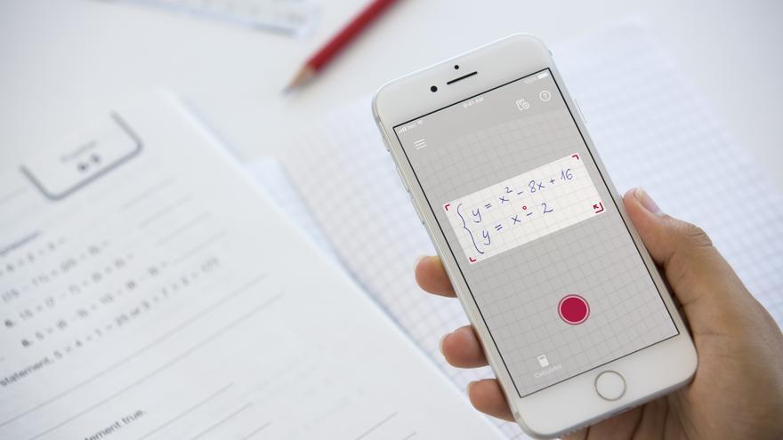 Photomat, una de las aplicaciones difundidas por los estudiantes, consigue realizar fórmulas matemáticas tras escanearlas. 