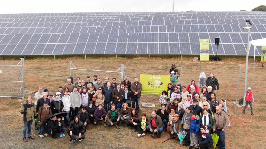 Planta solar de La Florida inaugurada por la cooperativa Som Energia en Lora del río