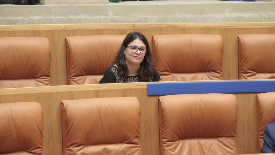 La diputada de Podemos en La Rioja, Raquel Romero, durante la segunda sesión del pleno de investidura para la elección de la Presidencia del Gobierno regional. 