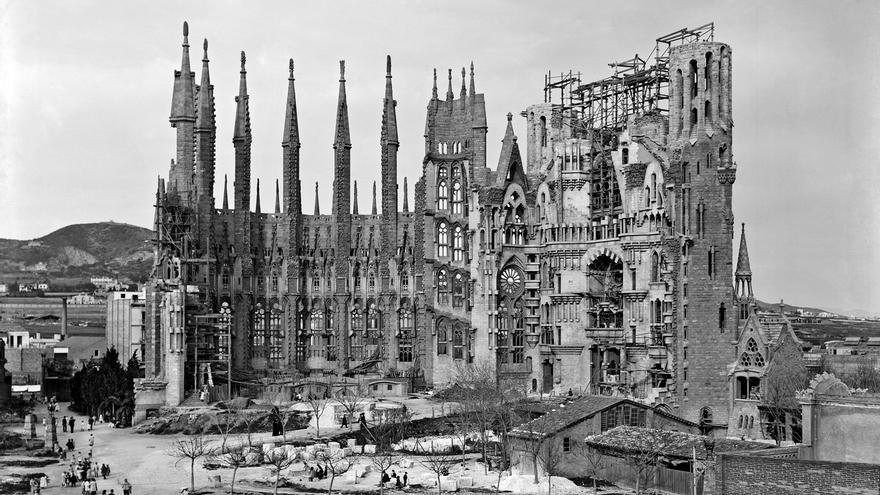 Progreso de las obras de la Sagrada Familia en 1905