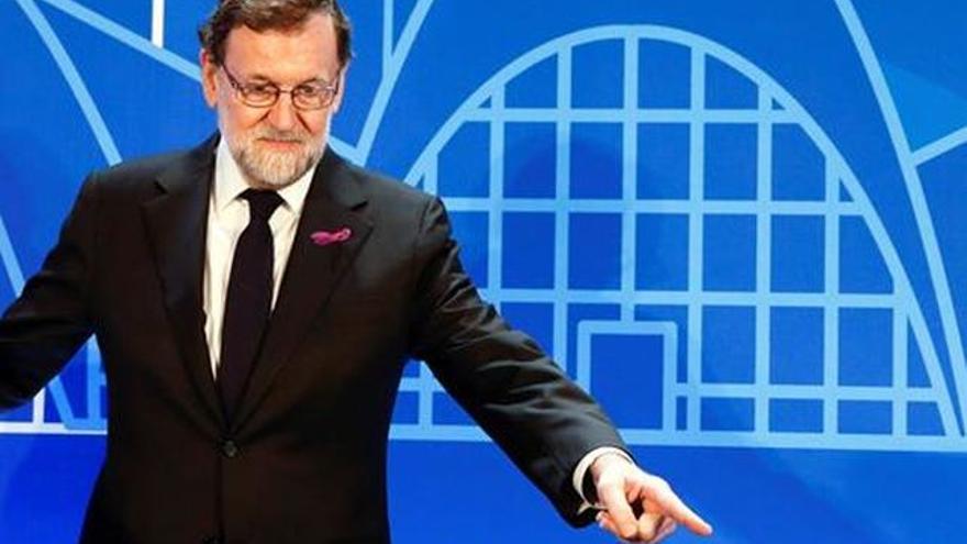 Rajoy con lazo feminista el 8M de 2018