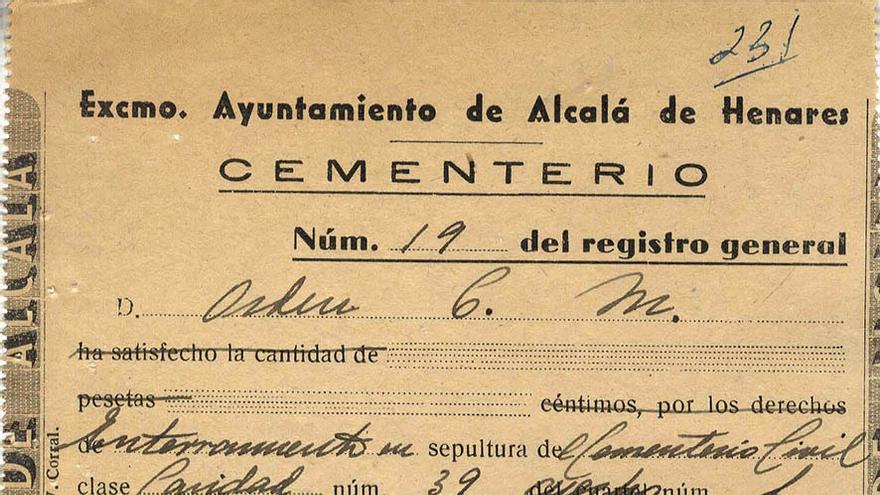Recibo del Cementerio Municipal que confirma el enterramiento de Manuel Lozar Feliz el 16 de enero de 1945 en el cuartel de Caridad. | ARMHADH