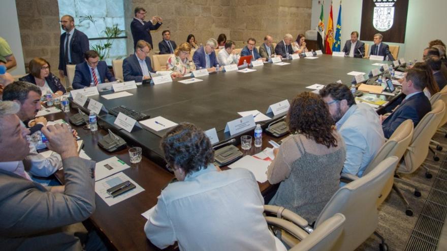 Reunión de la la comisión de la Comisión de Seguimiento del Pacto por el Ferrocarril en Extremadura
