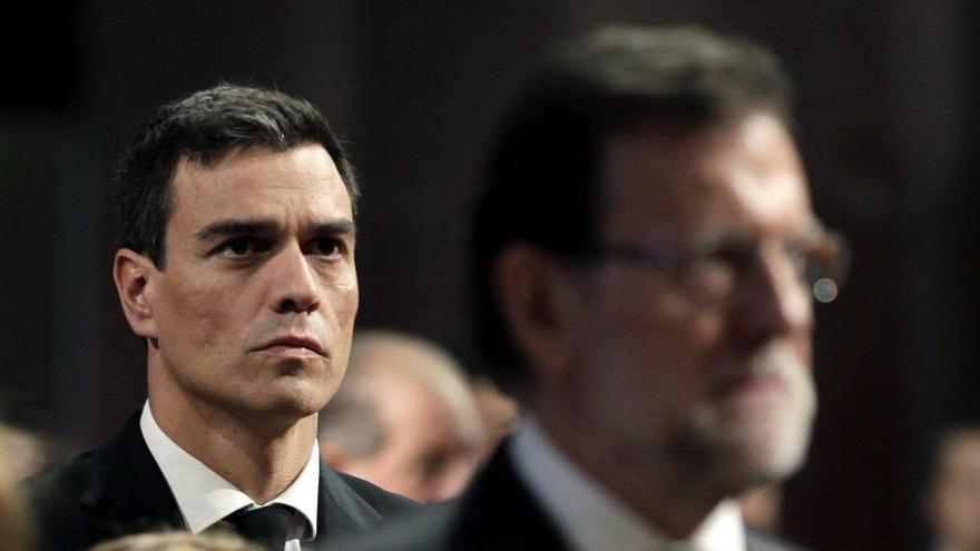 Sánchez, defenestrado, denuncia presiones. Rajoy es presidente del gobierno gracias al PSOE. 