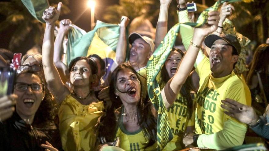 Simpatizantes de Jair Bolsonaro, nuevo presidente de Brasil. EFE/Antonio Lacerda