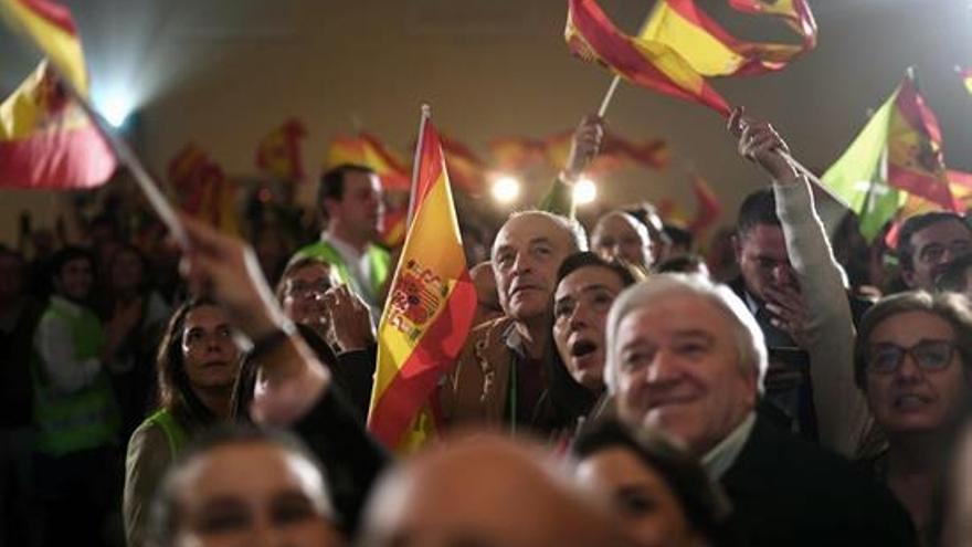 Simpatizantes de Vox celebran su victoria en las elecciones andaluzas